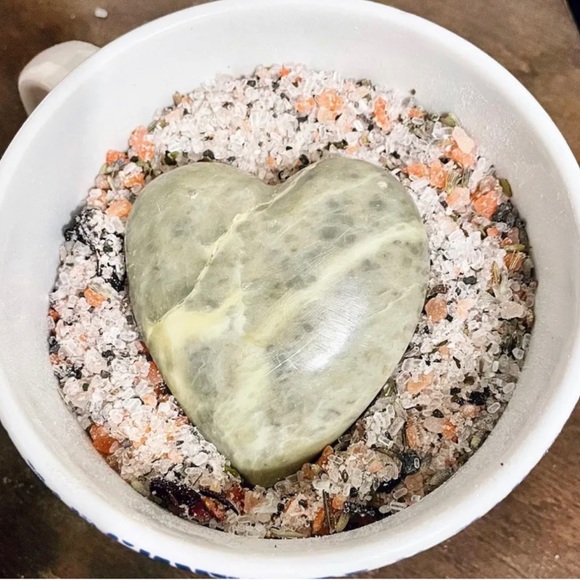 Meet your Posher, Lisa - Picture 5 of 7